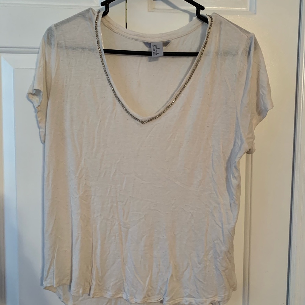 h&m L bedazzled vneck